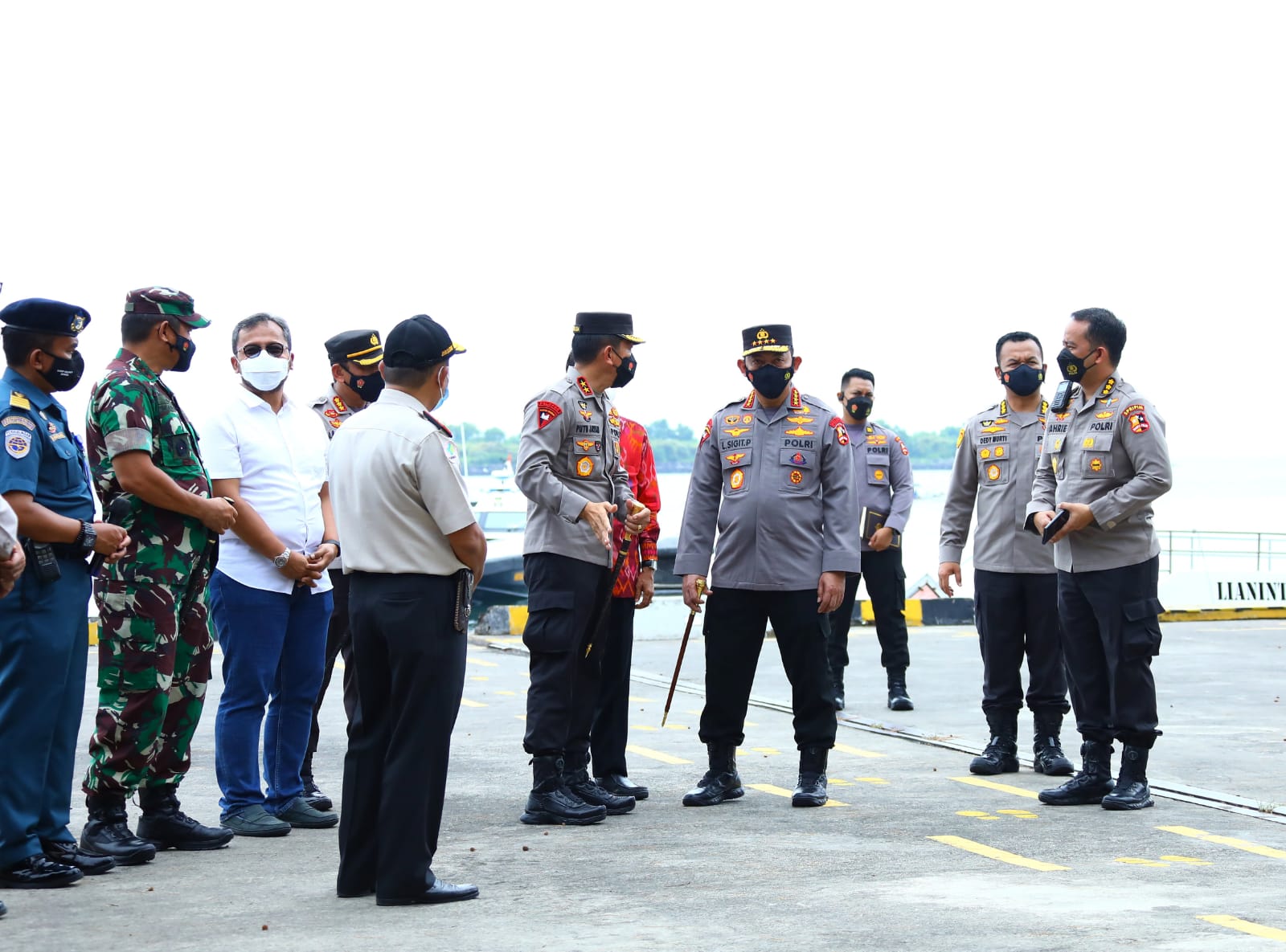 Tinjau Pelabuhan Benoa, Kapolri Minta Prokes dan Karantina PPLN Diperketat | Memo Surabaya