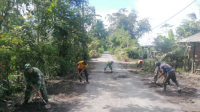 Masyarakat Lumajang Padu Bersihkan Fasilitas Umum Pasca Bencana